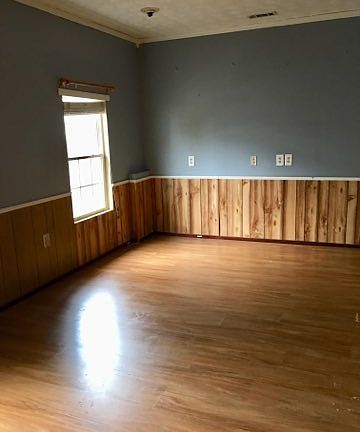3rd image of 635 Fieldcrest Dr