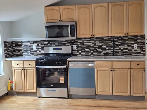 93 Bay View Ave Rear 3, Bristol, RI 02809