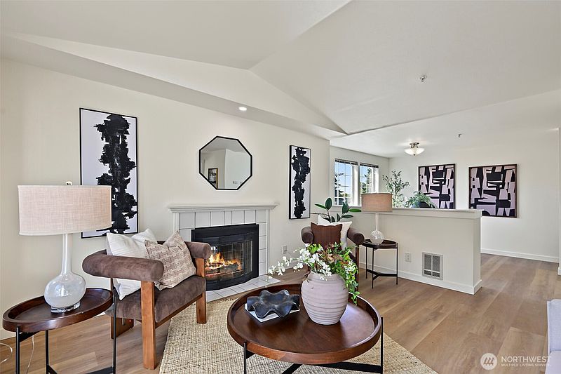 4th image of 901 Sunset Boulevard NE #B307