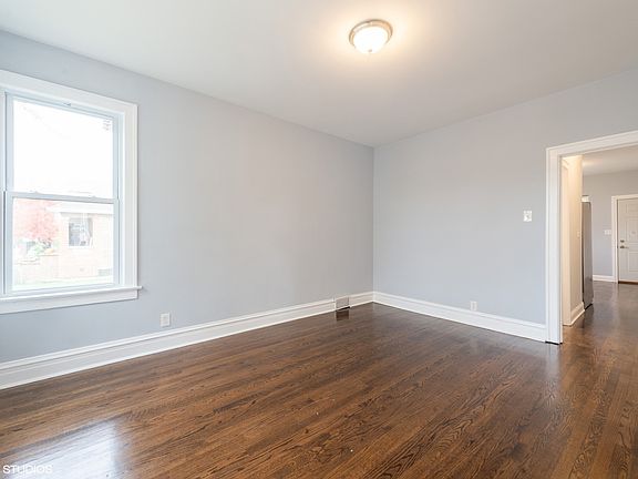 3rd image of 3230 S Komensky Ave