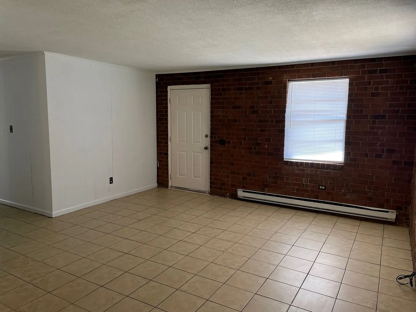 3 Bed, 1 Bath brick home located in Highpoint! — Photo 3