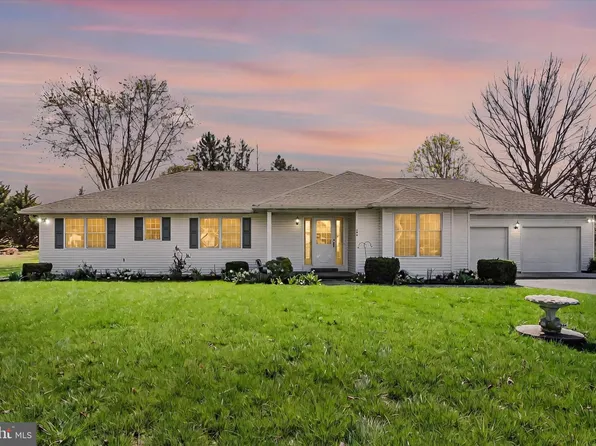 594 Grant Dr, Gettysburg, PA 17325