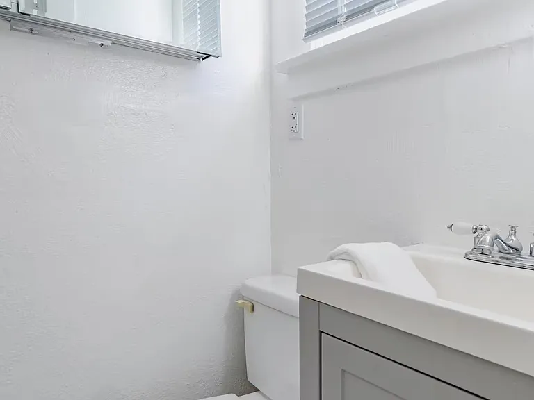 653 Flower Ave #D — Photo 12