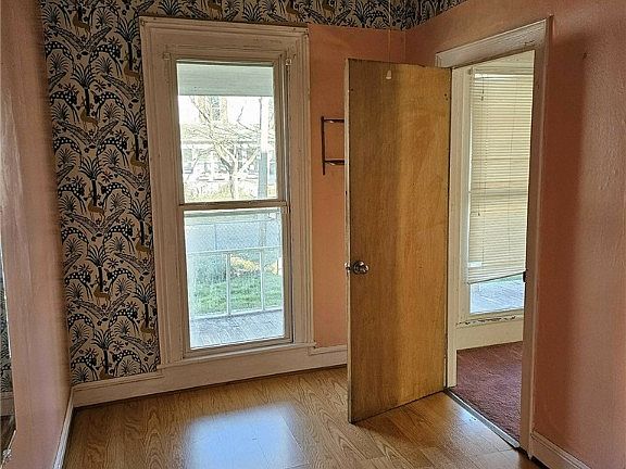 4th image of 6209 Wakefield Ave