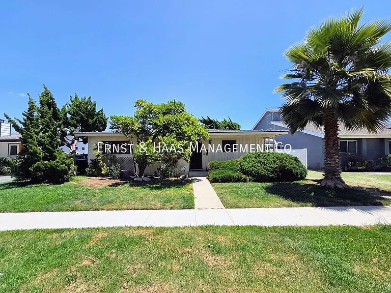 2080 Senasac Ave — Photo 26
