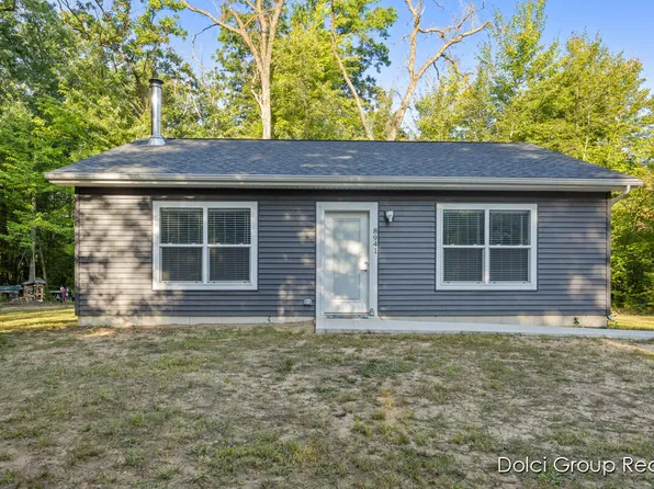 8941 Buckhorn Dr, Howard City, MI 49329