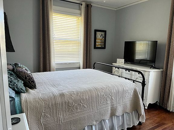 4th image of 310 Darlington Ave