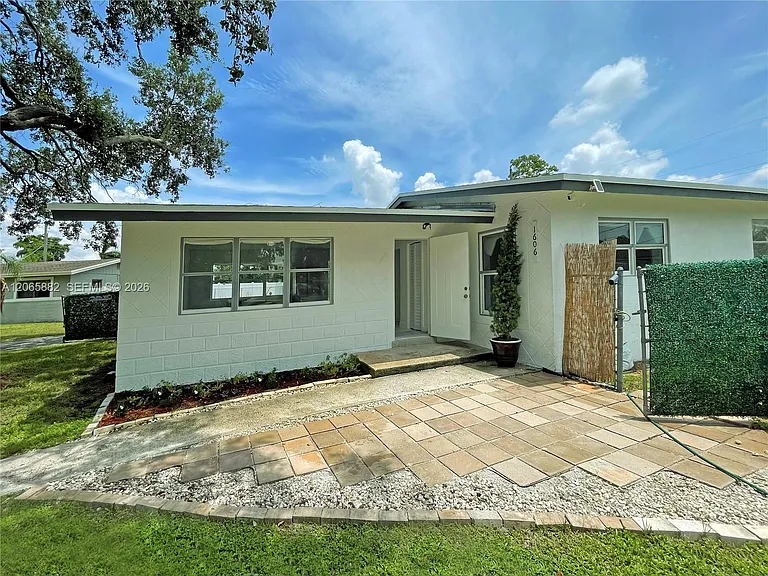 1606 NW 12th Ave — Photo 3