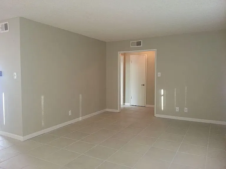 233 E Avenue J8 — Photo 2