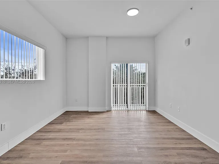 1021 NW 1st St #301 — Photo 14