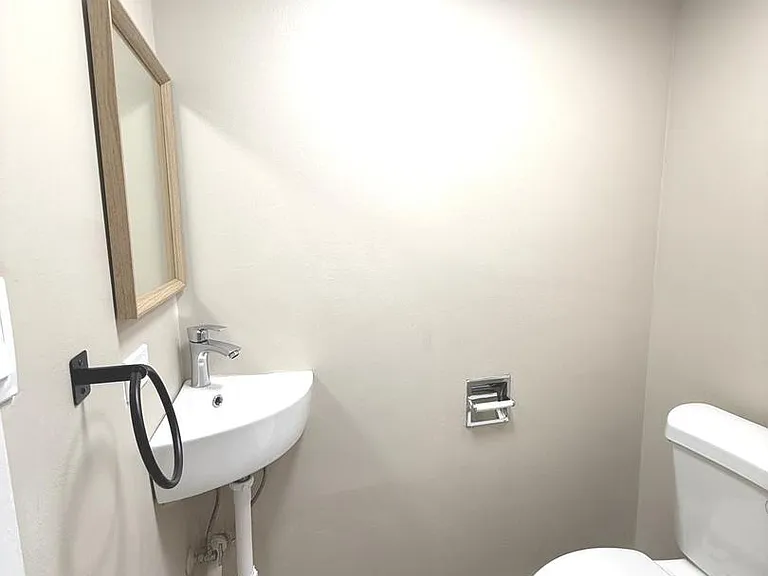 750 Roosevelt Rd #750 — Photo 6