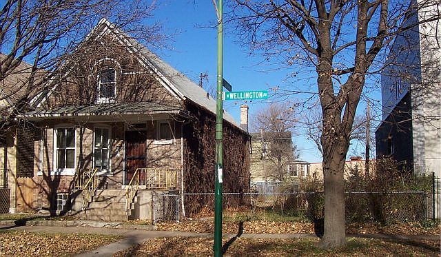 1st image of 2630 W Wellington Ave