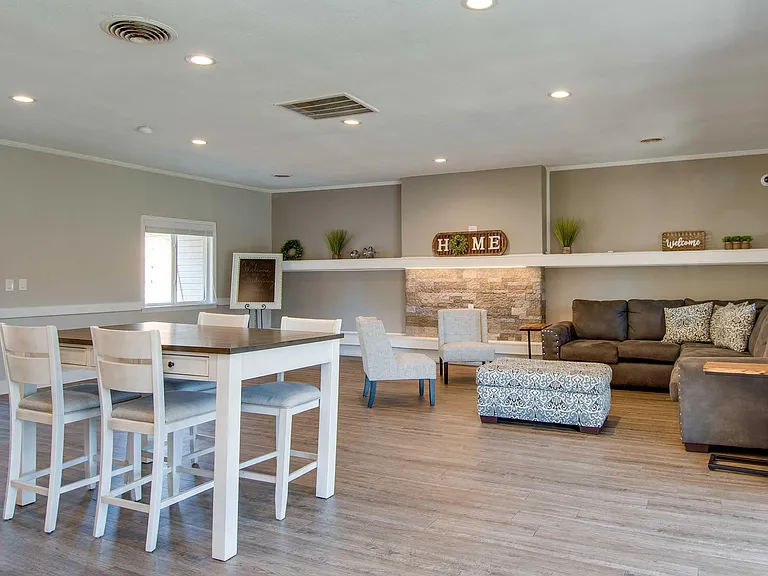 Nob Hill Apartment Homes — Photo 39