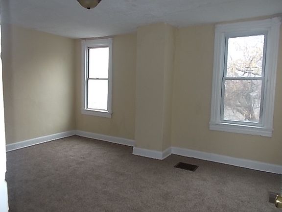 5th image of 1606 Elmtree St