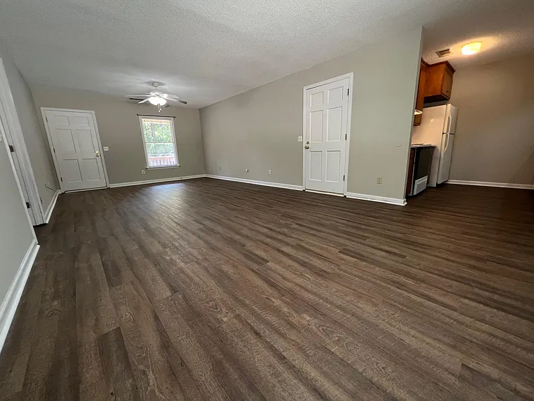 212 Henderson St — Photo 8
