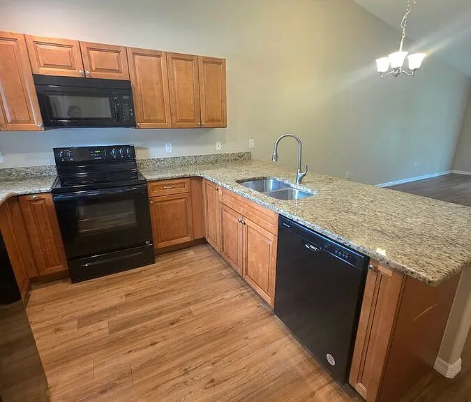 9096 N Peachtree Way — Photo 4