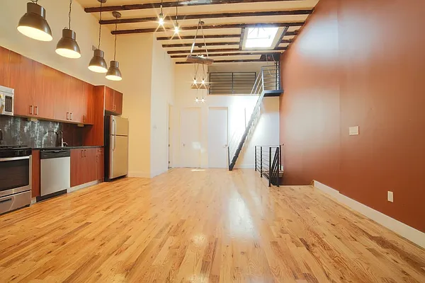 Rented by Evergreen Apartments BK | media 37