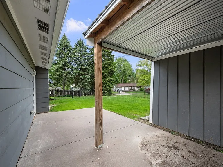 3129 Windsor Dr — Photo 31