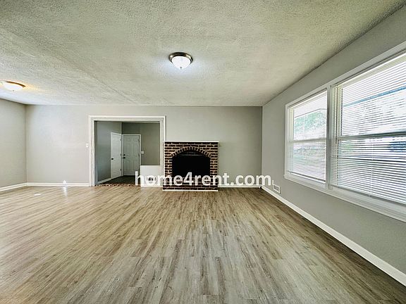 4th image of 11211 E 49th St