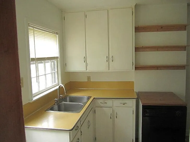 2405 Knapp St — Photo 5