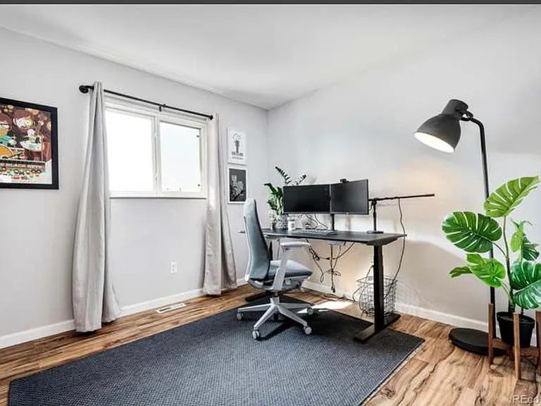521 Drake St — Photo 7