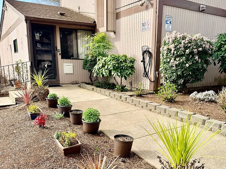 Rolling Hills Townhouses — Photo 35