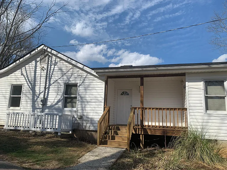 20 Spring Dr — Photo 21