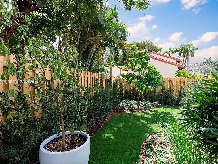 2850 Sheridan Ave — Photo 35