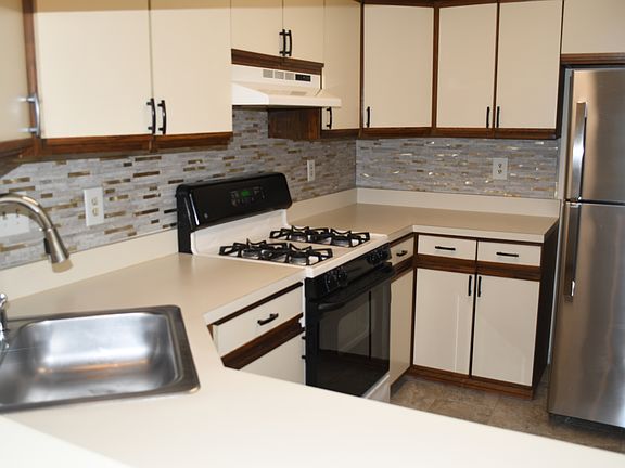 3rd image of 14380 Gringsby Ct