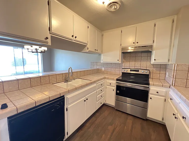 6811 Klamath Way — Photo 8