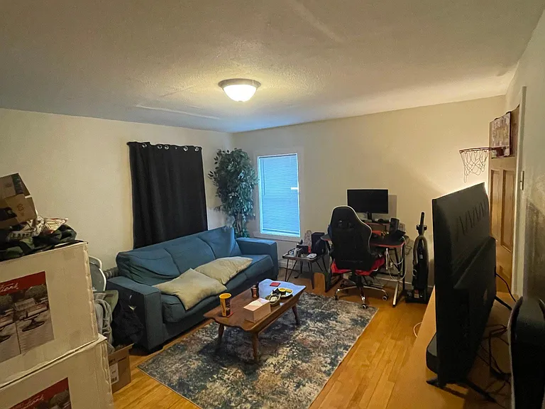 225 Edward St #B — Photo 6