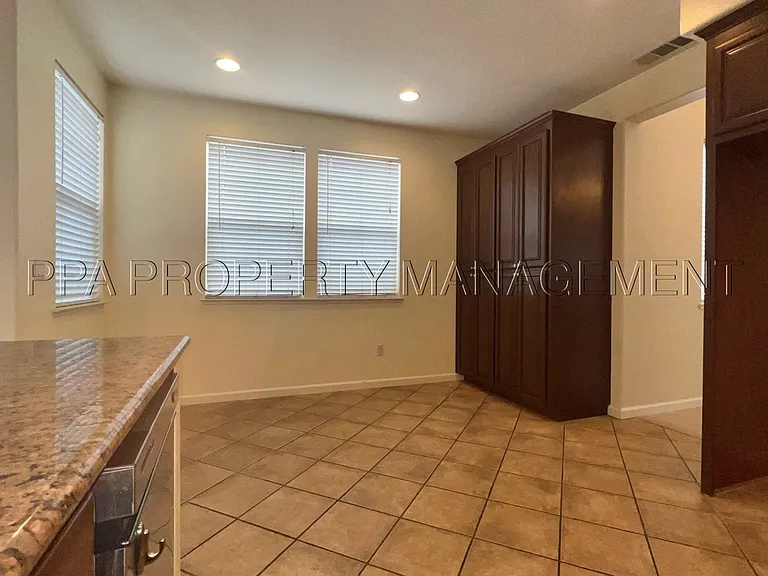 132 Shea Ct — Photo 16