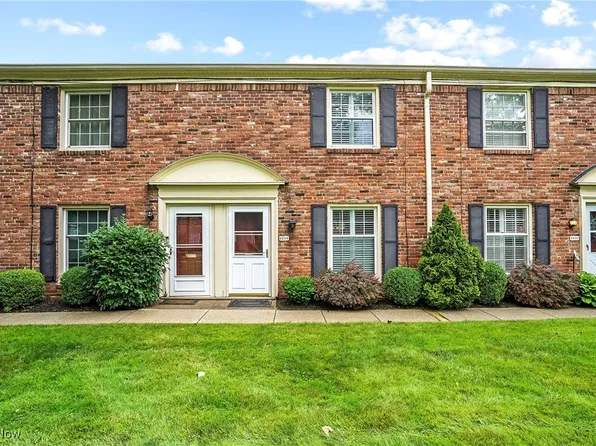 1239 Ashford Ln, Akron, OH 44313