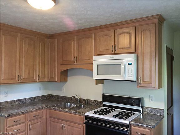 2nd image of 216 Fuller Dr NE