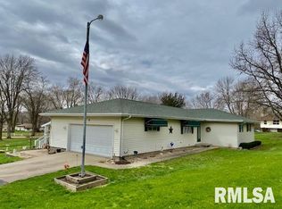 17318 River View Rd, Petersburg, IL 62675
