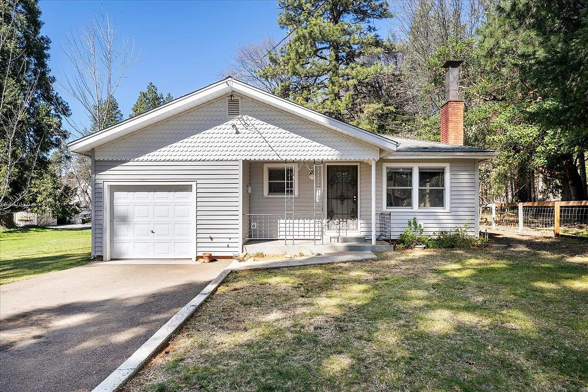 24735 Harrison St photo 1