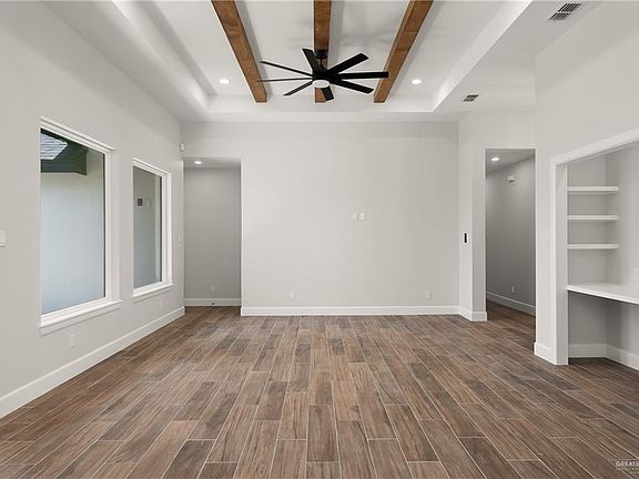 3rd image of 439 La Villita Dr
