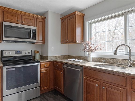 5th image of 42 Swain Rd