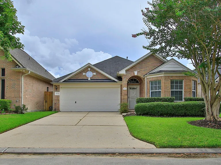 15938 Cottage Ivy Cir — Photo 1