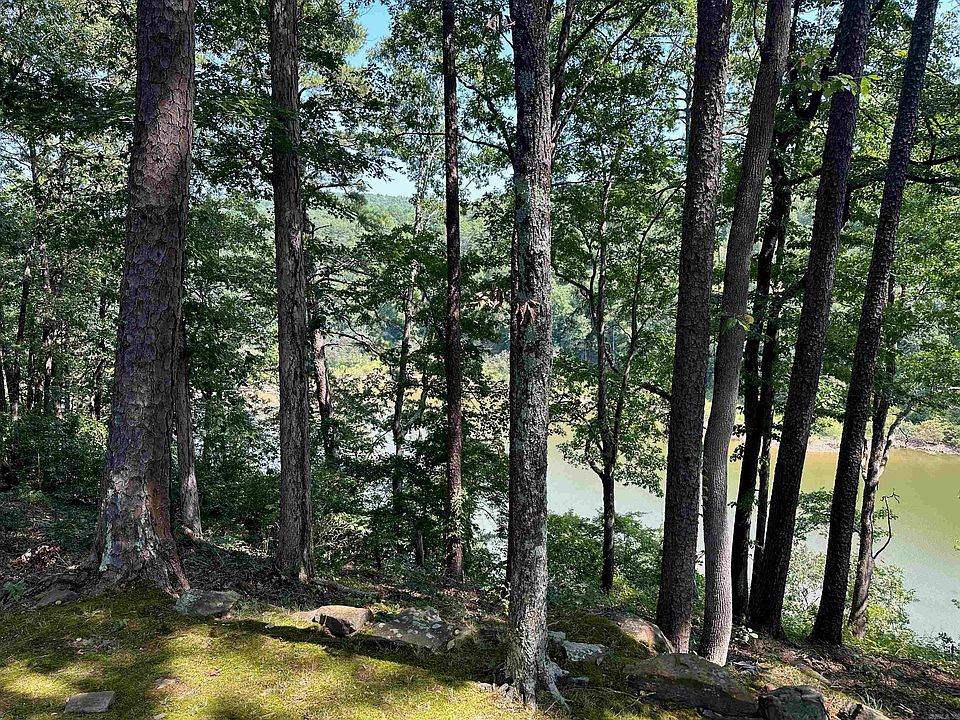 2nd image of 115 Meadowcliff Cir
