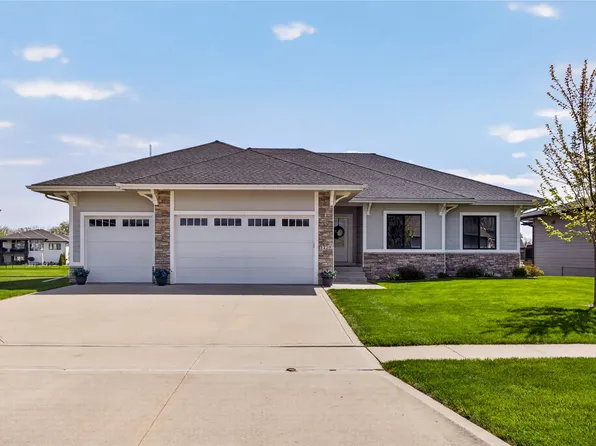 1220 S 100th St, West Des Moines, IA 50266