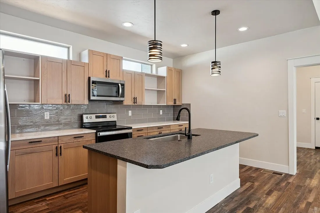3 bed, 2.5 bath, 1500 sqft, $3,500 — Photo 3