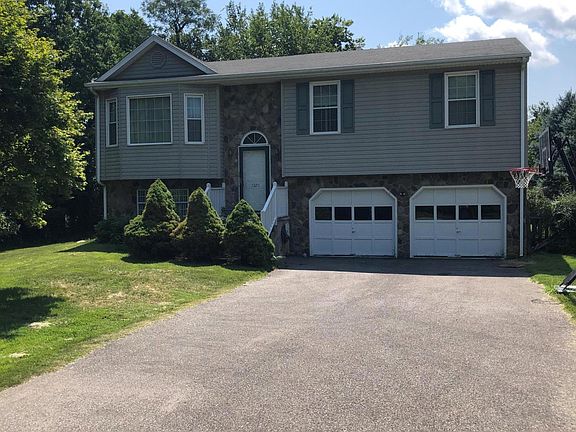 2nd image of 1220 Foxhill Dr