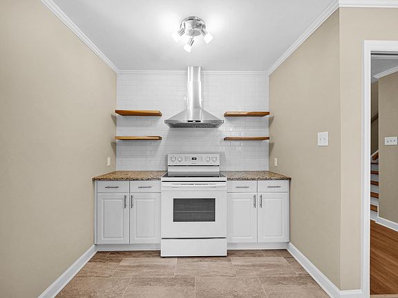 5th image of 3008 Shaftsbury St