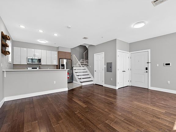 4th image of 1432 46th St #2