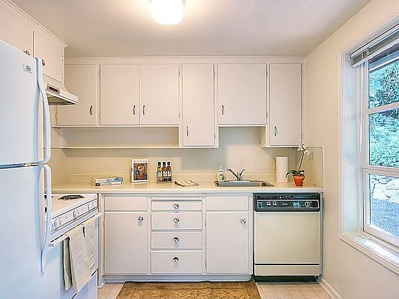 kitchen with eating area