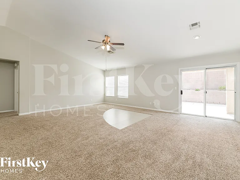 1049 Silver Star St — Photo 5