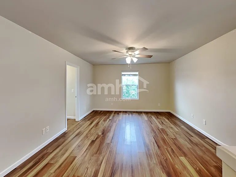 2655 Moore Ave — Photo 8