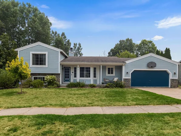 5410 Riverlook Dr NE, Comstock Park, MI 49321