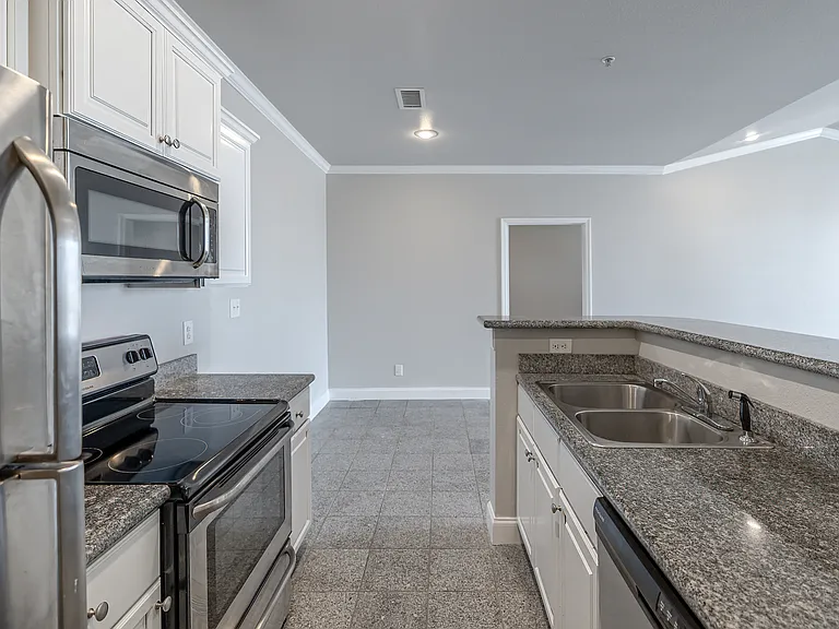 The Versailles Apartment Homes — Photo 37
